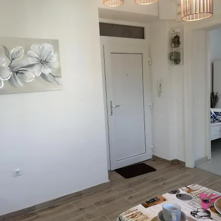 Manuela Apartman *